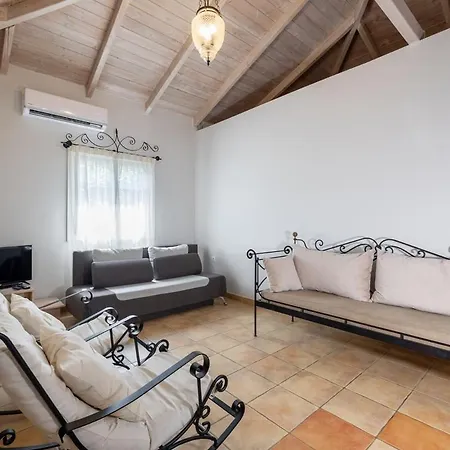 Helona Villa Keri